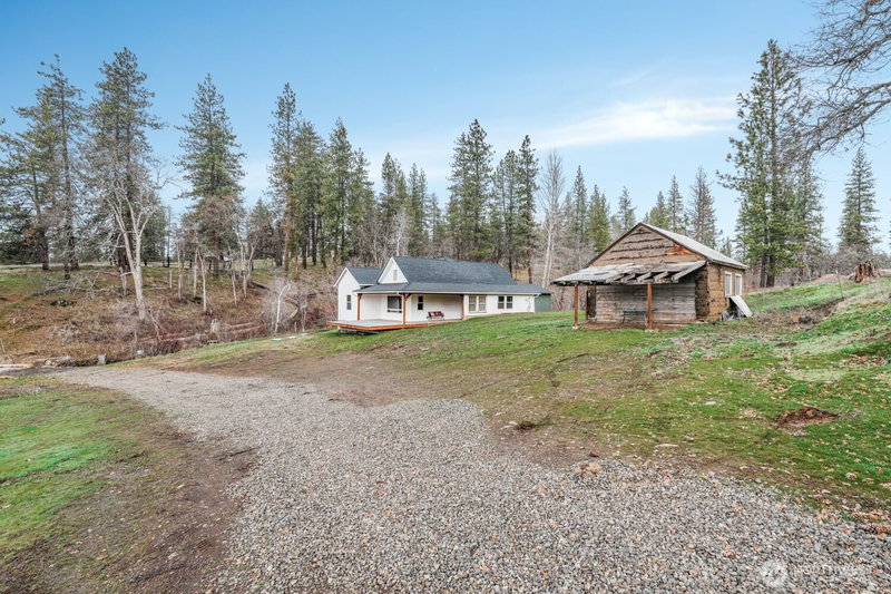 932 Zelinski Road photo 1