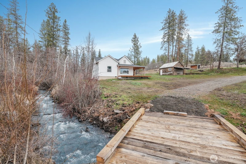 932 Zelinski Road photo 2