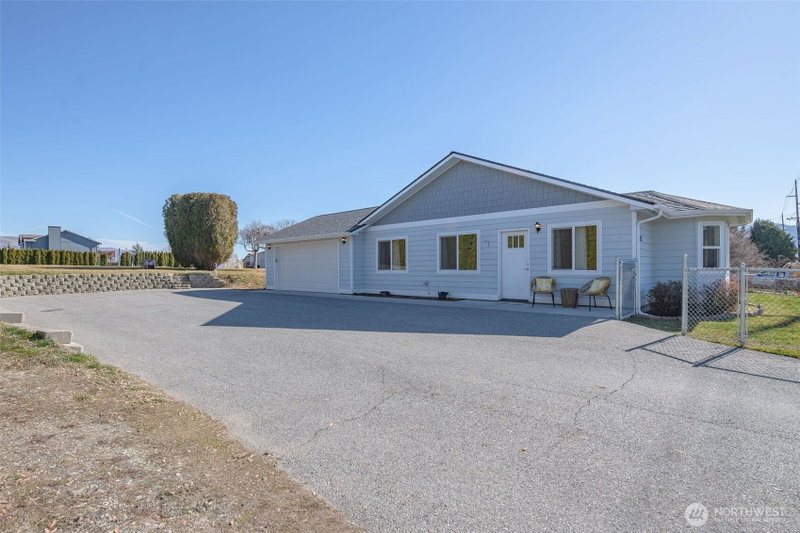 225 N Nile Avenue photo 2