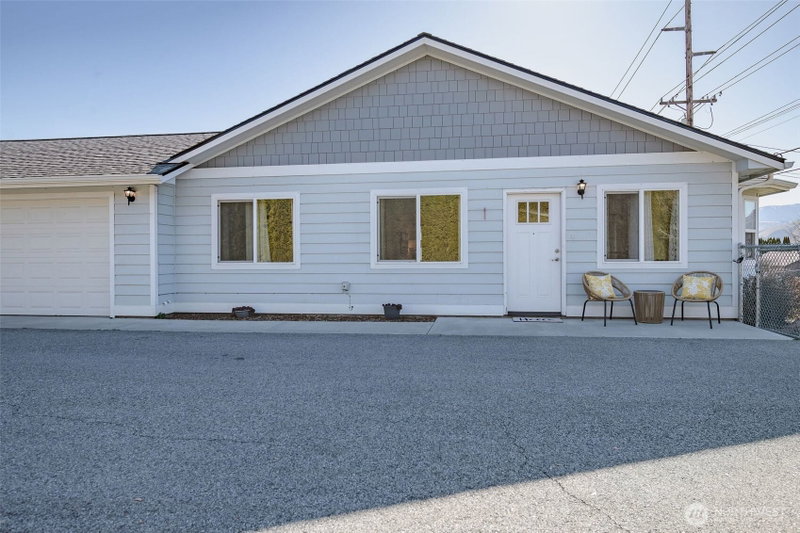 225 N Nile Avenue photo 39
