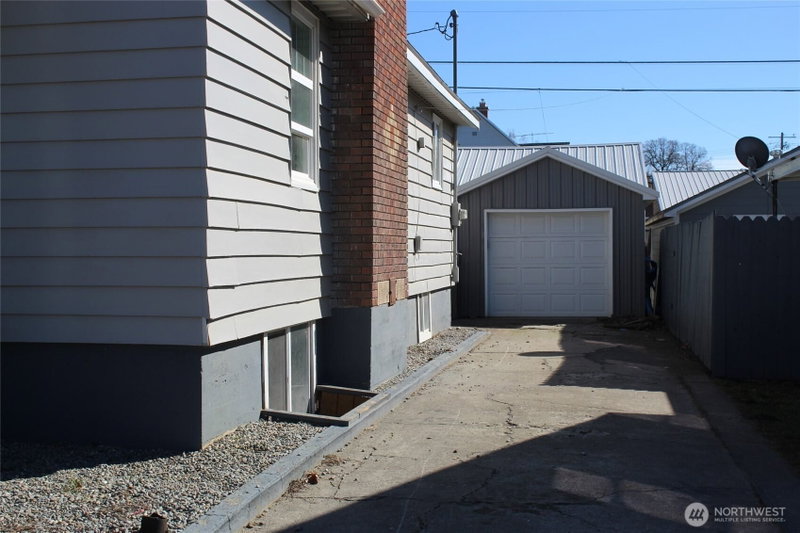 104 E 5th Avenue photo 2