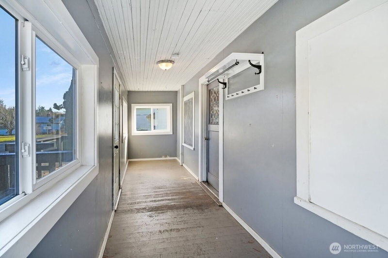 110 Fowler Road photo 2