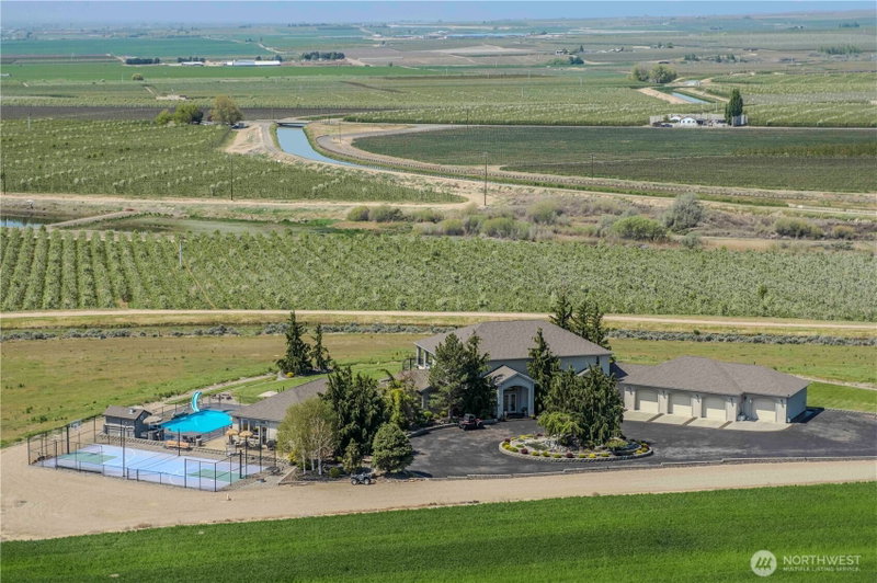 1050 Lewandowski Road photo 1