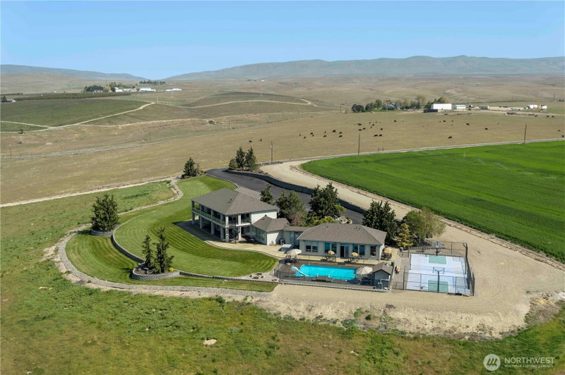 1050 Lewandowski Road photo 2