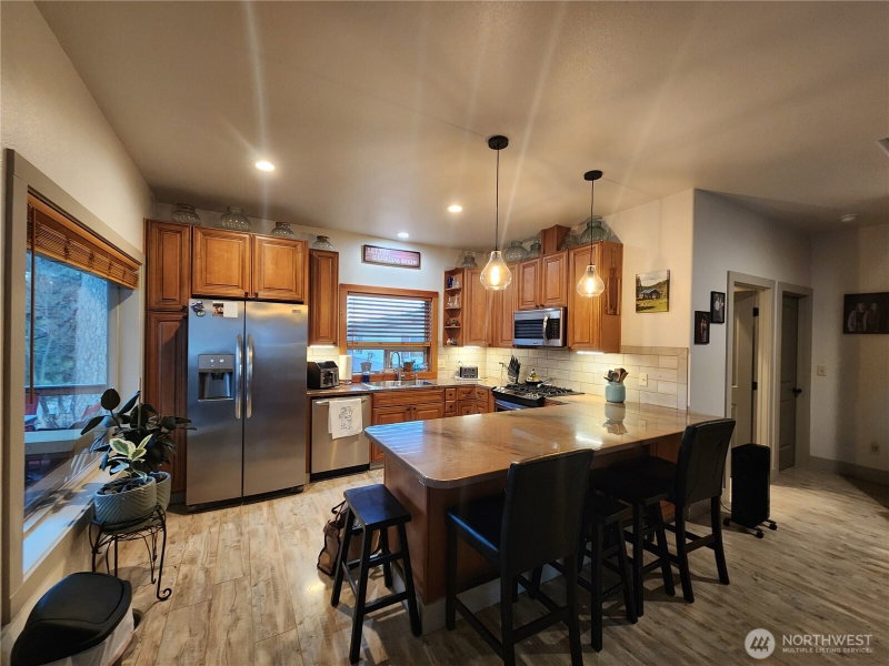 1054 Lower Madison photo 2
