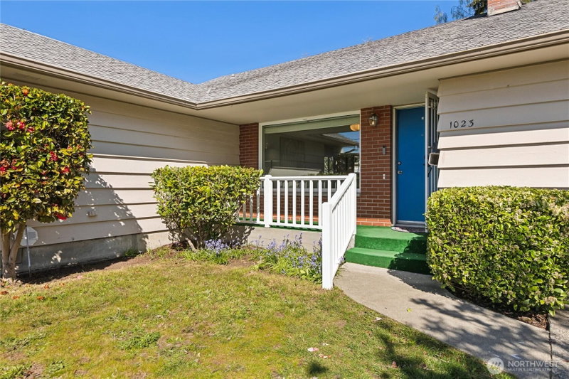1023 S Orchard Street photo 2