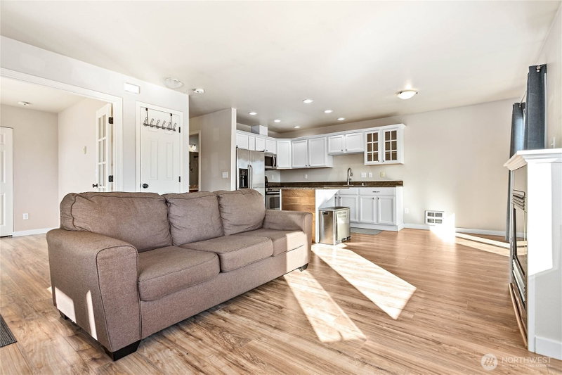 1388 Bayview Court #201 photo 2