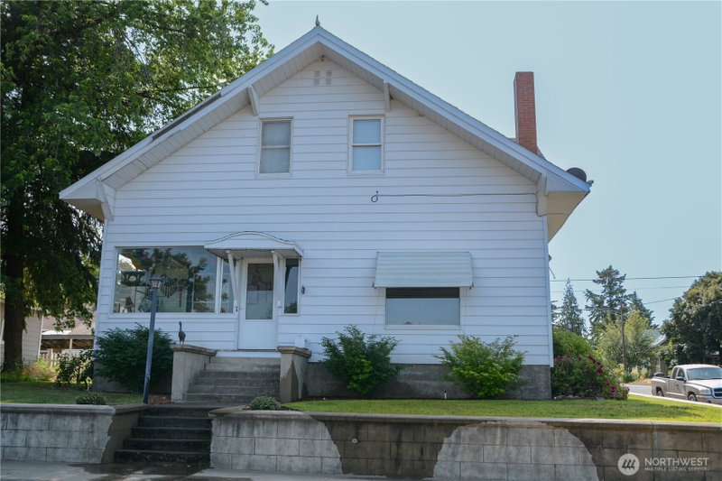 202 E 3rd Avenue photo 2
