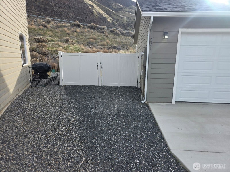 271 George Loop photo 2