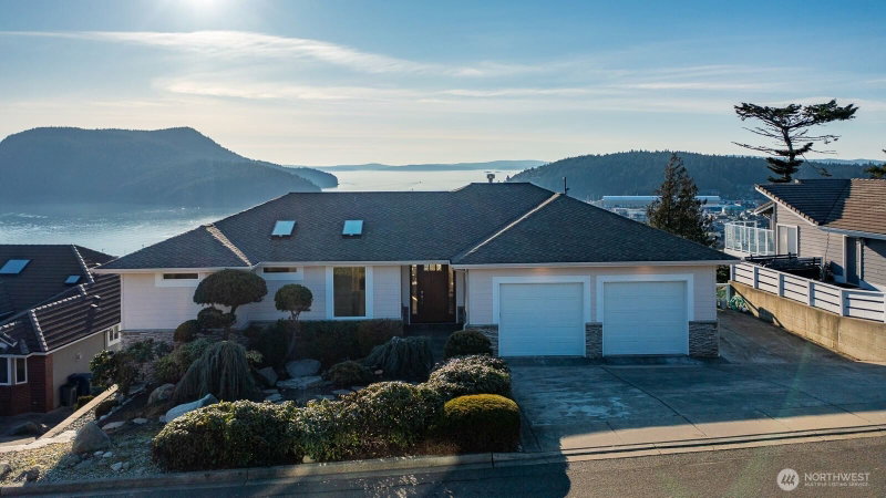 2402 Highland Drive photo 2