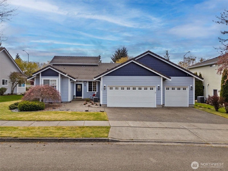 4209 Campus Green Drive NE photo 2