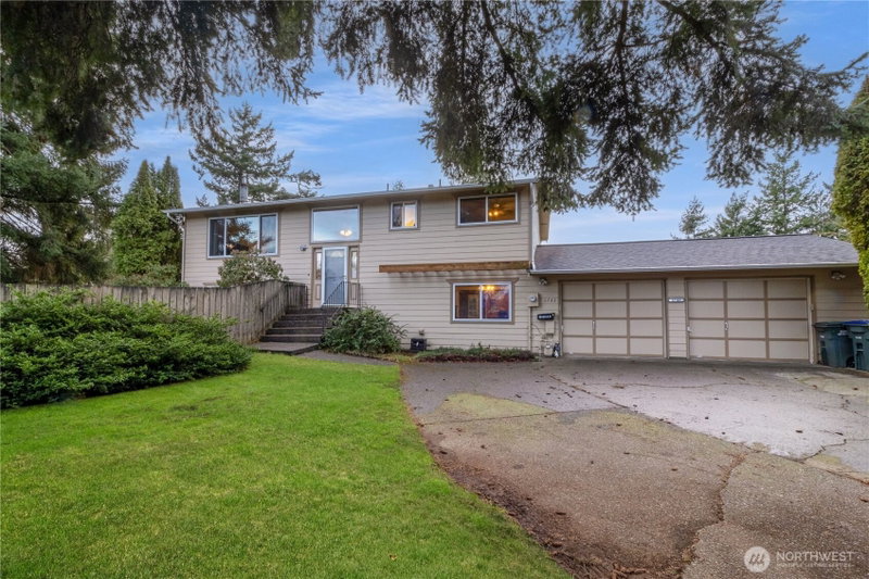 6743 La Bello Drive photo 2
