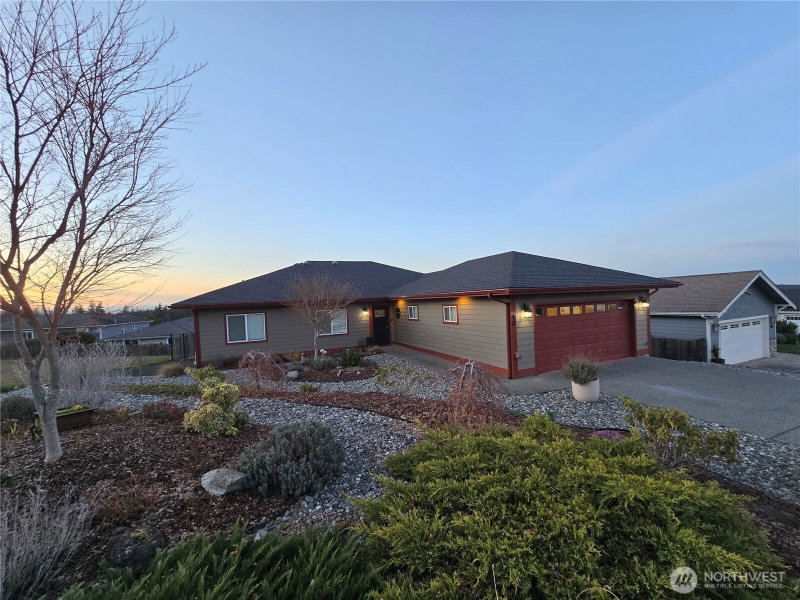 40 Topaz Way photo 2