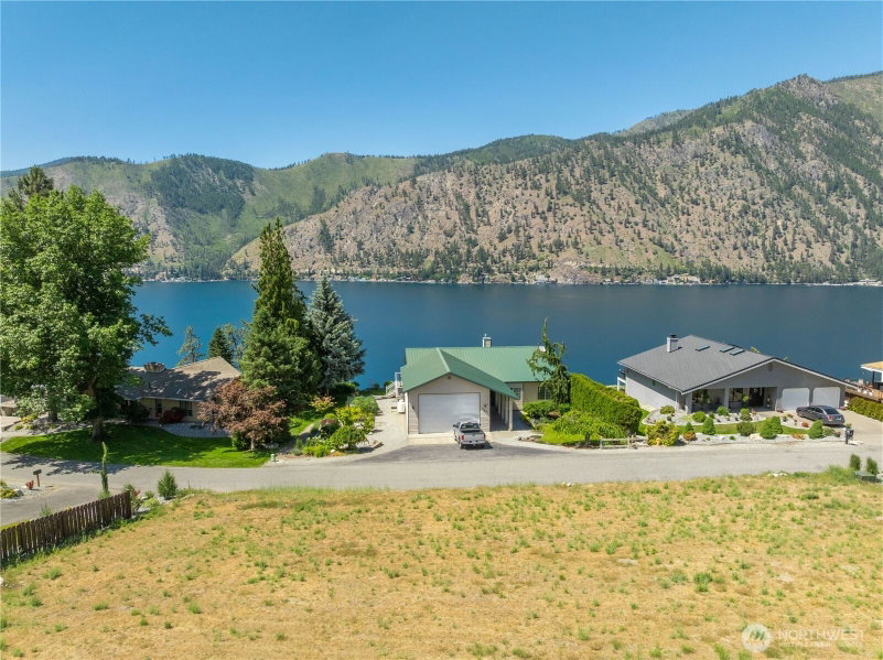 2870 Lakeshore Drive photo 1