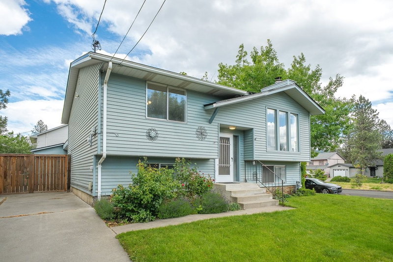 3421 S Myrtle St photo 2