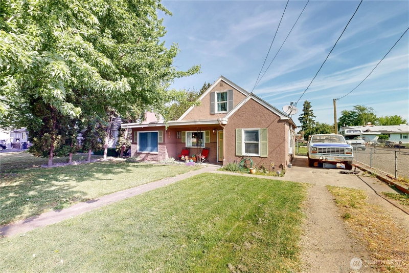 530 SW 4th Street photo 2