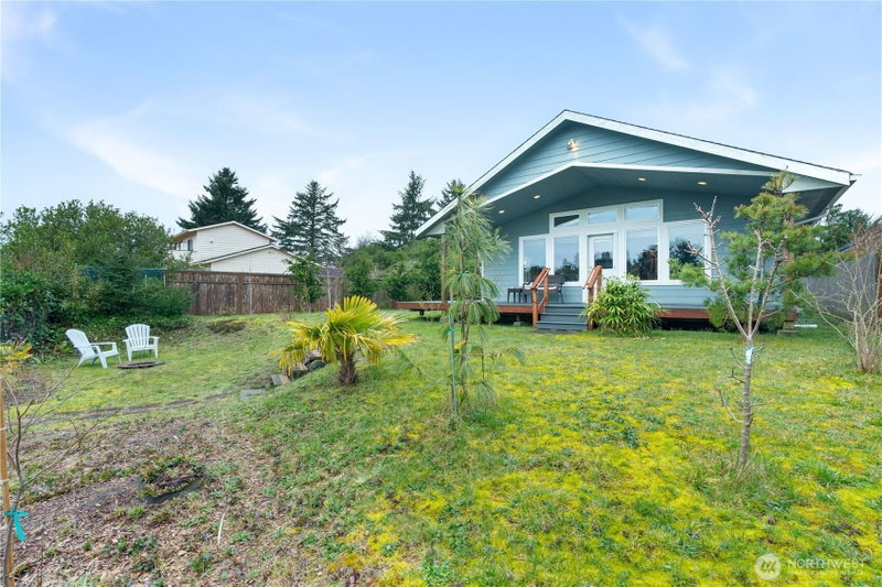 329 Cockle Street SW photo 1