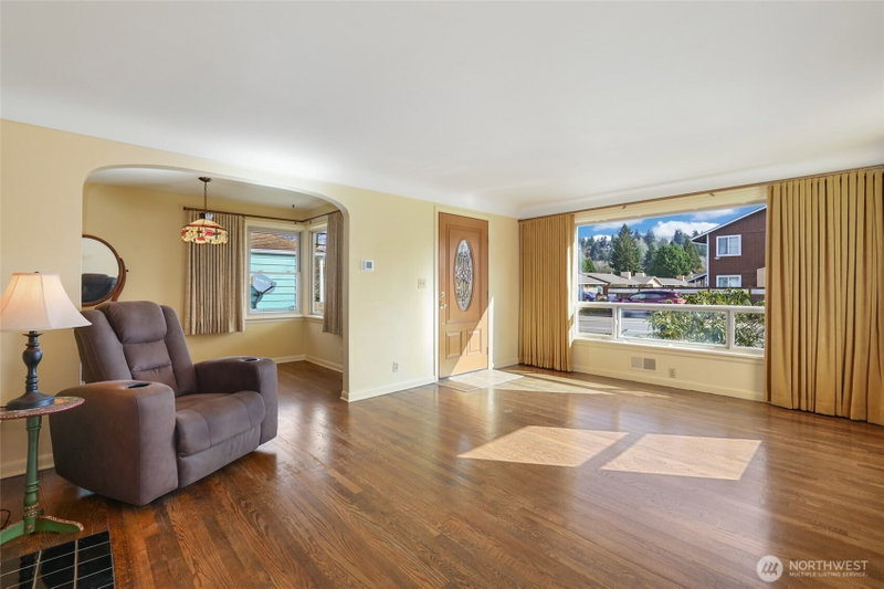 111 R Street SE photo 2