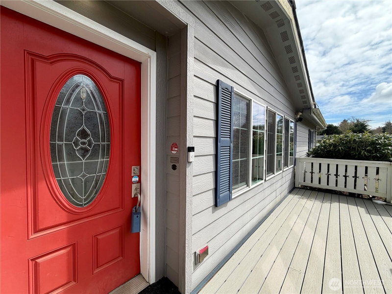 620 Chenois Avenue NE photo 2