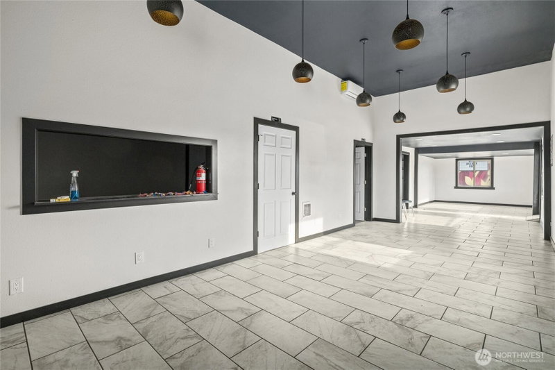 100 N Main St photo 2