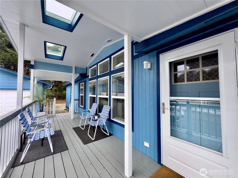609 Chenois Avenue NE photo 2