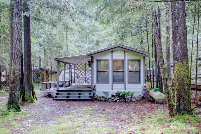 96 Sunset Circle photo 1