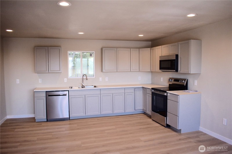 9854 Apple Road NE photo 2