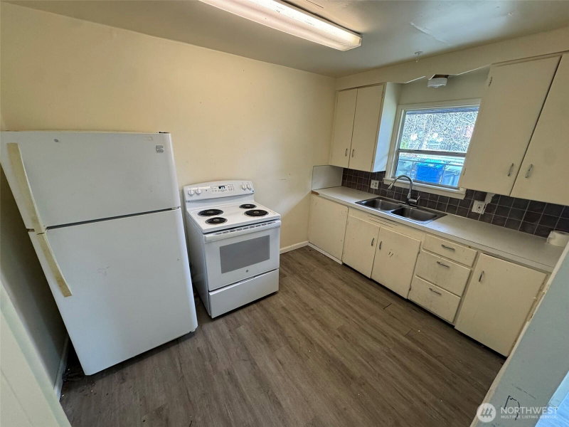 10908 10910 Valley Avenue E photo 28