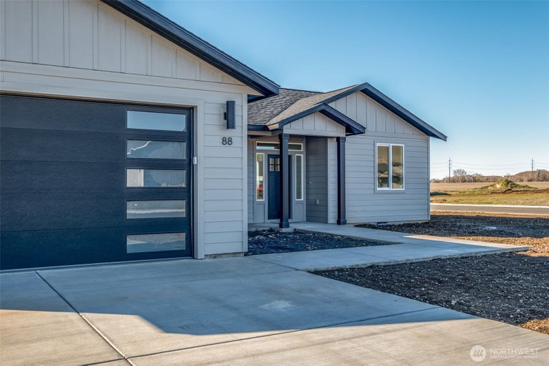 88 Sunwest Drive photo 2