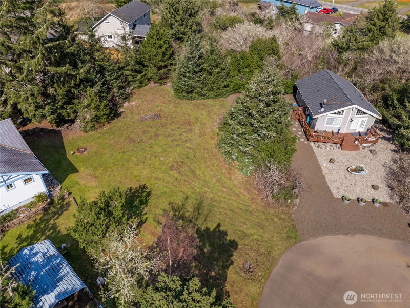 844 Salal Court SW photo 2