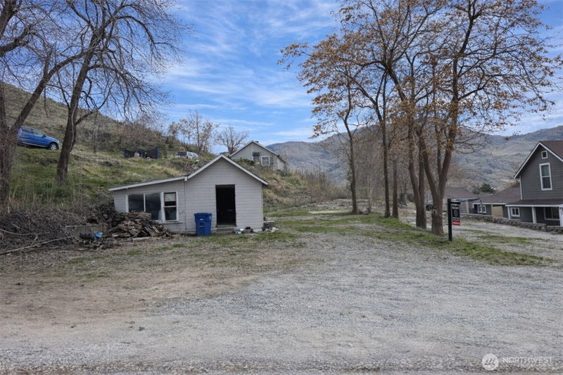 1111 E Allen Street photo 1