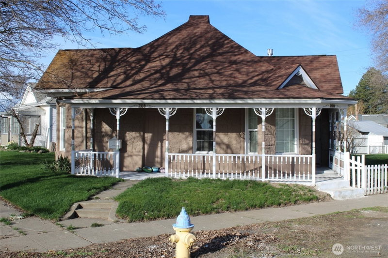 209 E Alder Avenue photo 1
