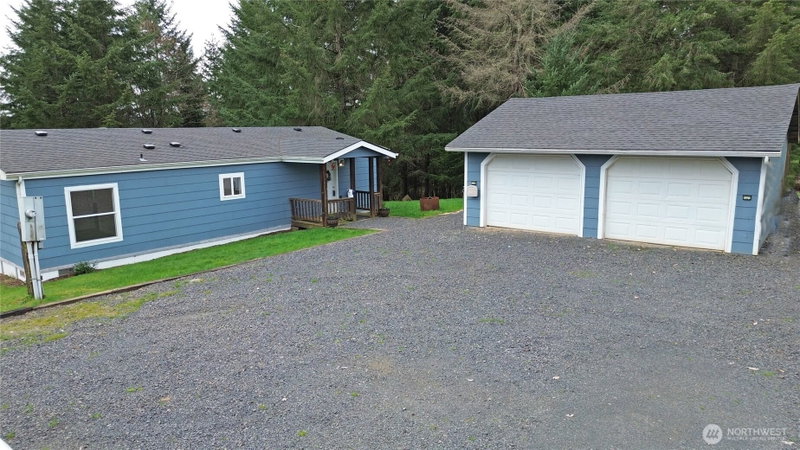 190 Tamaracks Drive photo 2