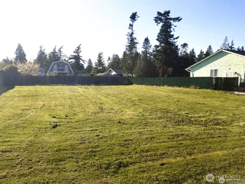8127 Comox Road photo 2
