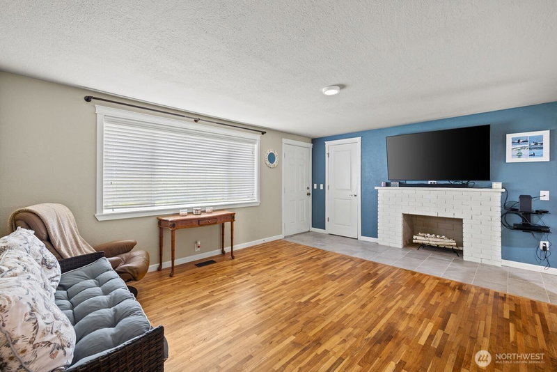 6726 Henderson Boulevard SE photo 2