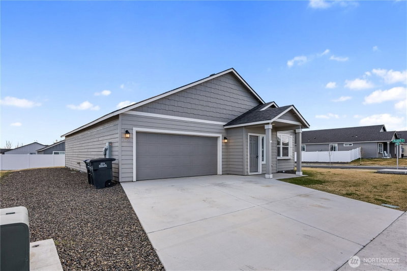 4241 W Wood Court photo 2