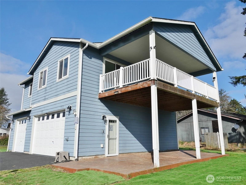 500 Chenois Avenue NE photo 2