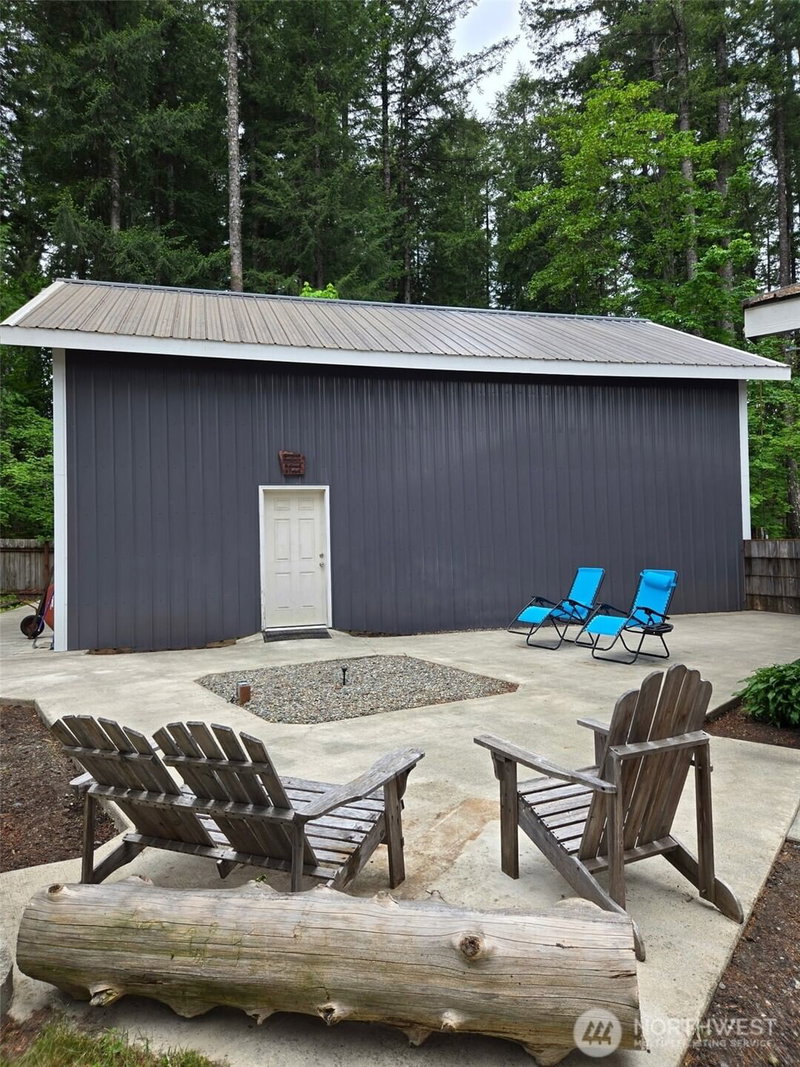 138 Sherwood Lane photo 2