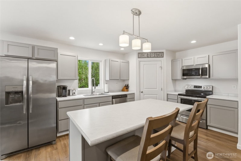 1259 Theo Way photo 2