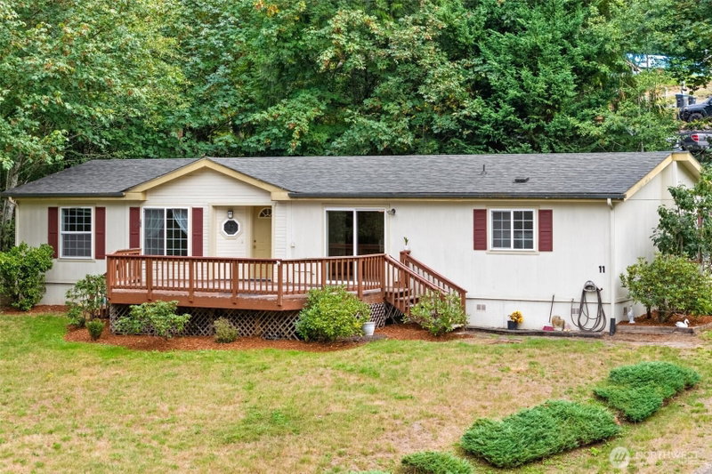 11 SE Fuchsia Avenue photo 1