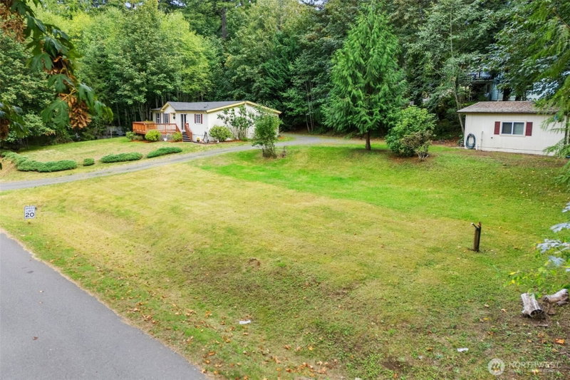 11 SE Fuchsia Avenue photo 2