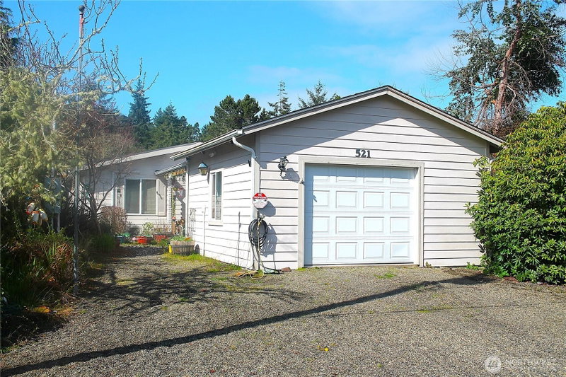 521 N Hoquiam Street photo 1