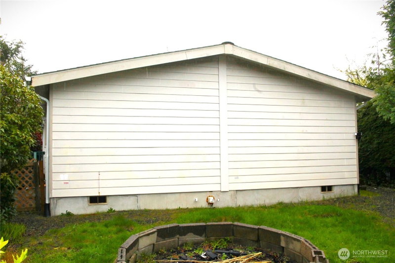 521 N Hoquiam Street photo 40