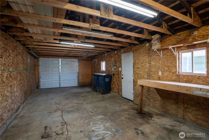 304 Sumas Ave photo 38