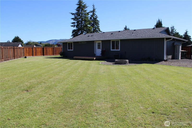 402 California Avenue N photo 27