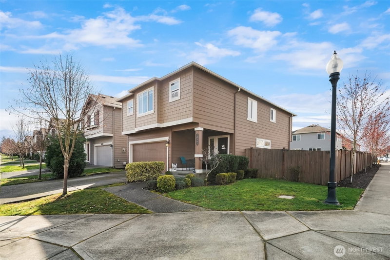 10502 189th Street E photo 2