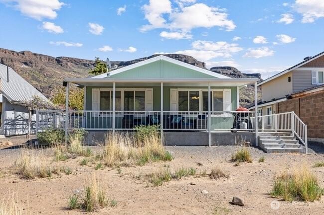 674 River Drive SW photo 2