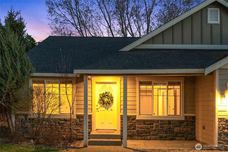 108 Courtney Court photo 2
