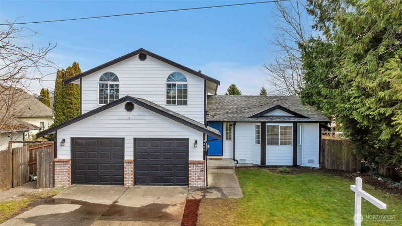 2205 65th Avenue NE photo 1