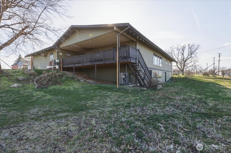313 SE Trinity Avenue photo 40
